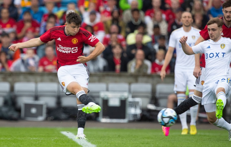 曼联租将罚丢点球遭主帅调侃：祝你在老特拉福德罚点球时好运