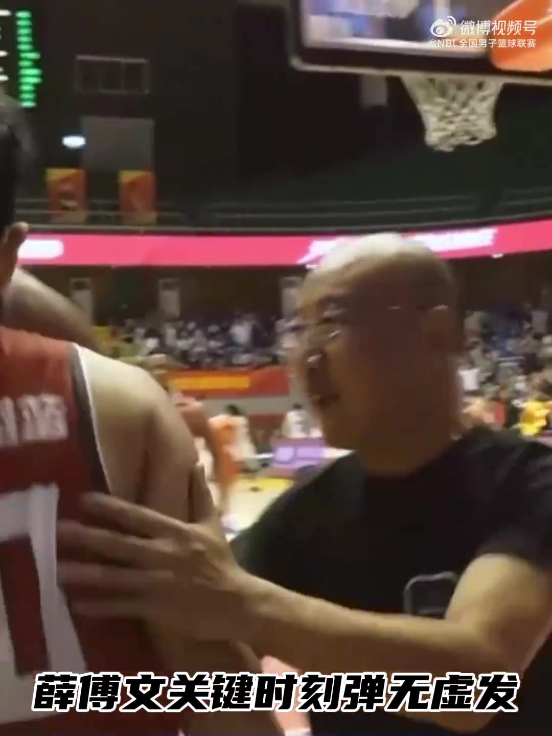 开云app-薛傅文三分神射加准绝杀，引领球队逆转晋级季后赛