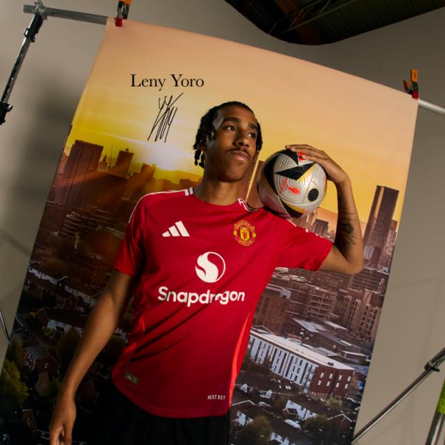 开云官网-曼联再砸重金签18岁中卫 滕哈赫将把红魔变橙魔？