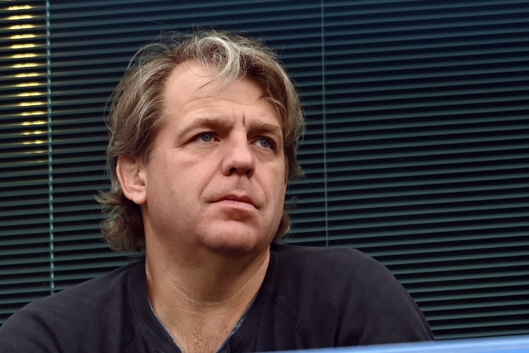 开云体育官网-记者解析切尔西遭英足总指控：涉佣金申报违规，俱乐部力图规避赛事处罚