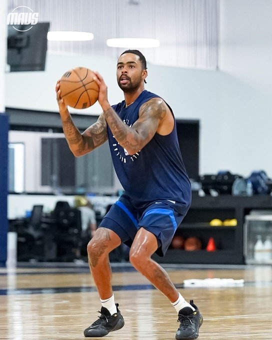 开云-开练&amp;期待新赛季！独行侠官方晒新援拉塞尔多张训练照