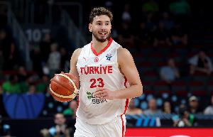 斯通：申京打出了统治力&amp;身形保持不错&amp;很享受比赛 我们欣喜若狂