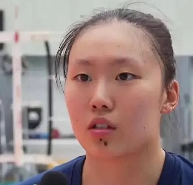 开云app-本事不大脾气不小！邹佳琪大骂队友，二传素养差比技术更致命|北京女排|金佳宝|球迷|球队|传球_新浪体育_新浪新闻