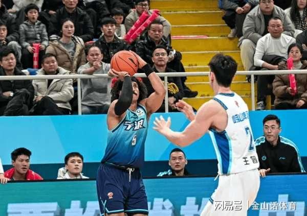 kaiyun-唉！43岁少帅上轮雪藏4主力输球，本轮又盲目轻敌，败给平民球队