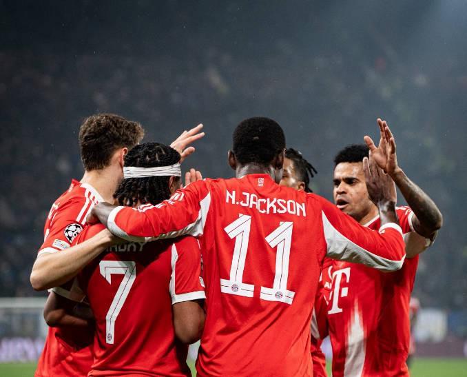 开云官网-欧冠种子队1/8决赛首回合仅拜仁取胜，其余7队2平5负